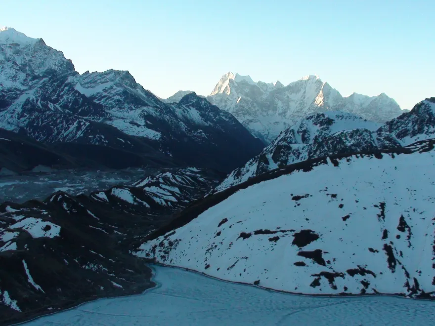 EVEREST BESE CAMP WITH CHOLA PASS AND GOKYO TREKKING – 16 DAYS