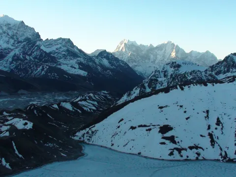 EVEREST BESE CAMP WITH CHOLA PASS AND GOKYO TREKKING – 16 DAYS